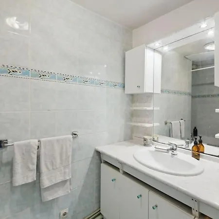 Apartment 2-bdr/chateau De Id355