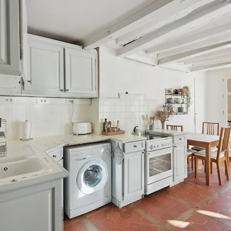 Apartment 2-bdr/chateau De Id355